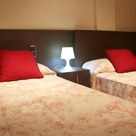 Hostal Cafeteteria Goya Barbastro Rum bild