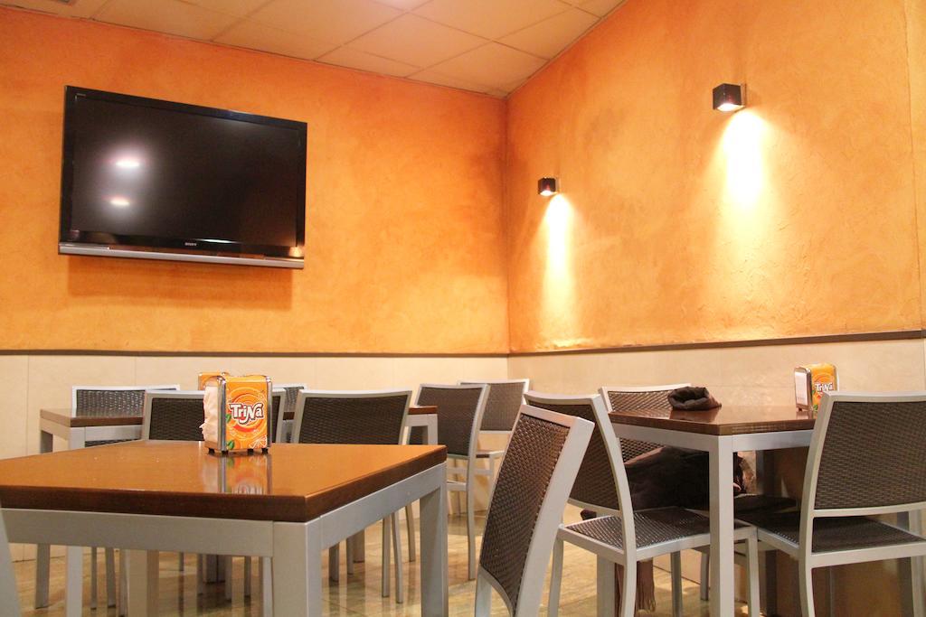 Hostal Cafeteteria Goya Barbastro Exteriör bild