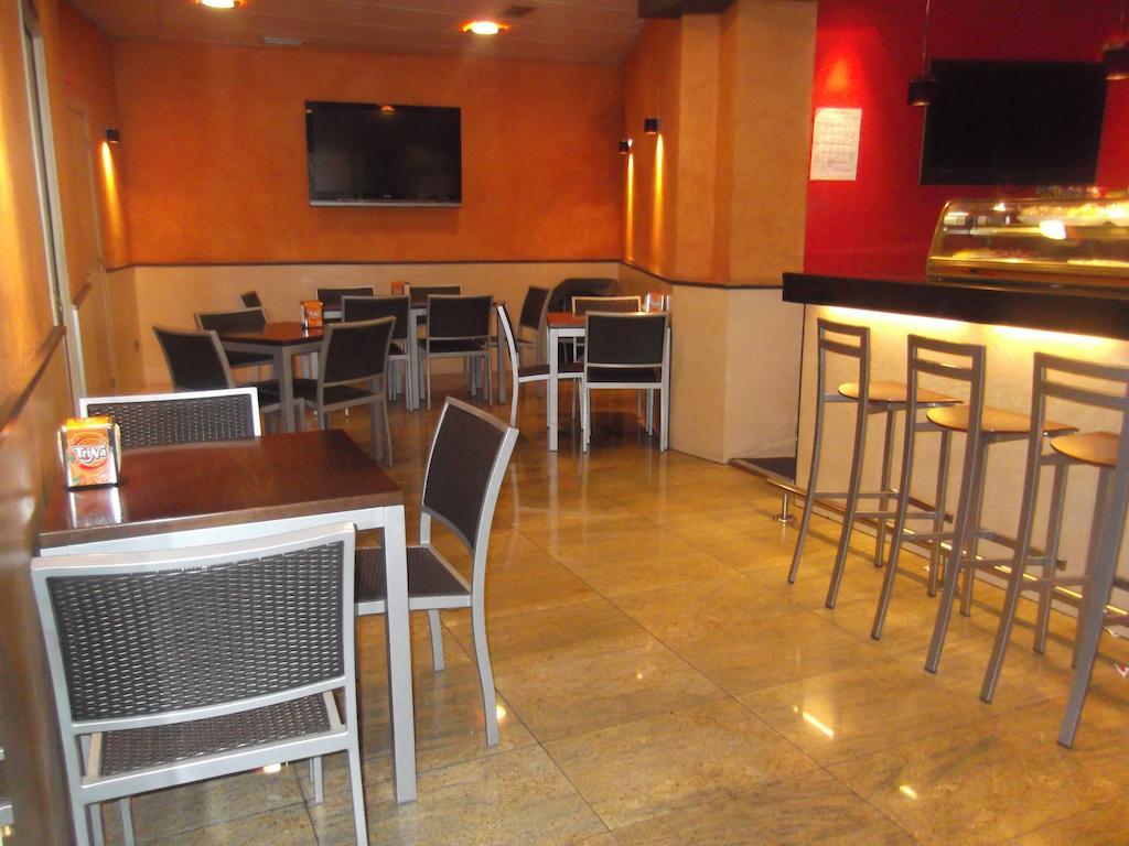 Hostal Cafeteteria Goya Barbastro Exteriör bild