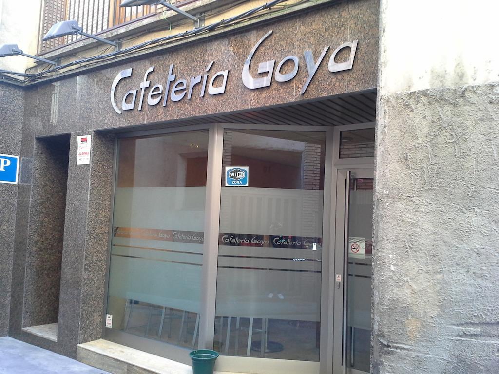 Hostal Cafeteteria Goya Barbastro Exteriör bild