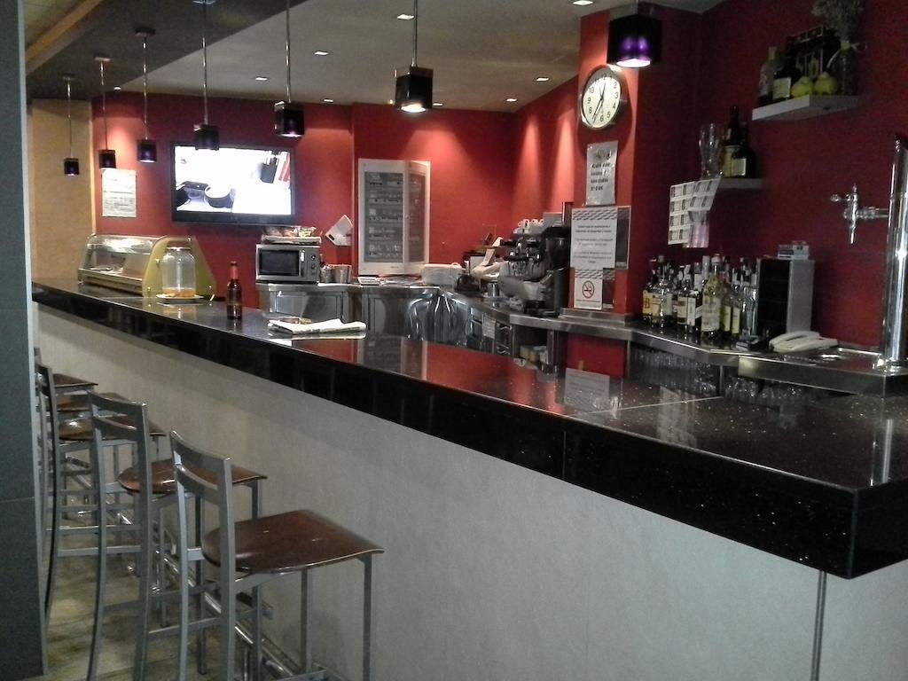 Hostal Cafeteteria Goya Barbastro Exteriör bild